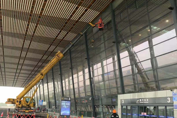 茂名玻璃幕墙维护和保养